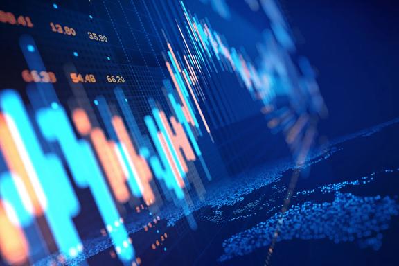Gráfico digital de mercado financeiro em tela azul, com candlesticks e indicadores representando dados globais de investimentos.