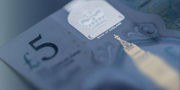 Close-up of a five-pound banknote with a reflective security feature