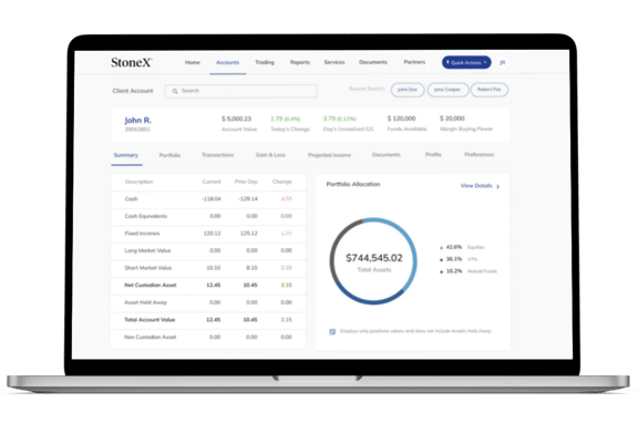 Painel de controle da conta do cliente StoneX exibindo resumo do portfólio, alocação de ativos e valores de mercado na tela de um laptop.

