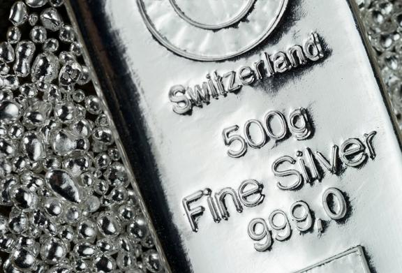 500g Swiss fine silver bar stamped 999.0 purity beside raw silver granules