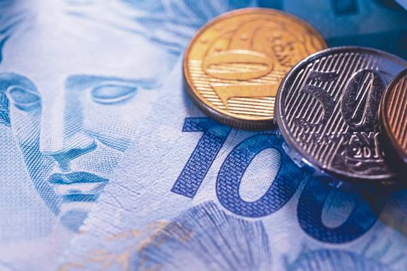 Brazilian bank notes and coins