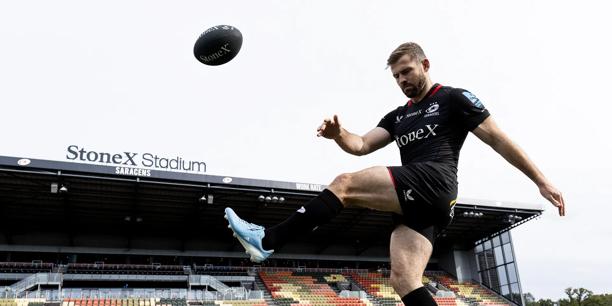Saracens player kicking ball