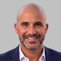 アンソニー・ディチオロは、StoneX Financial Inc.（SFI）の社長であり、StoneXの執行委員会のメンバーとして、機関事業部門を担当しています。